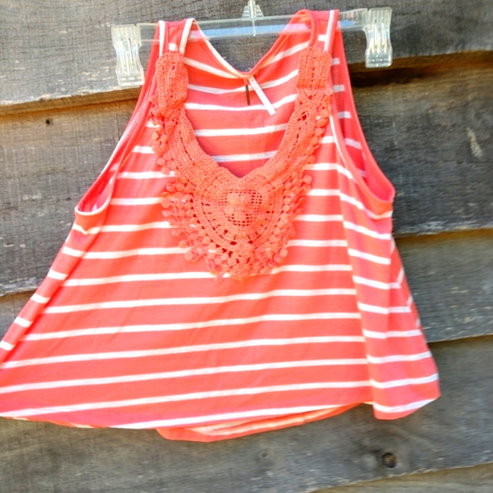 Cropped Tank Top SizecSmall Poof Must BUNDLE with Another Item For $3.